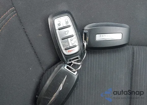 2017 Chrysler Pacifica Touring z USA, uszkodzony, nr VIN 2C4RC1DGXHR511132